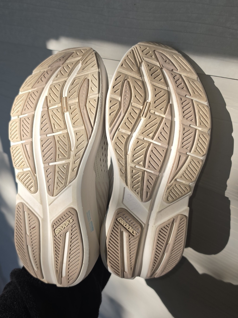 Brooks Ghost Max Women's Running Shoes - Light Gray/White 2pair Avail 8.5 And 9 - Picture 4 of 5